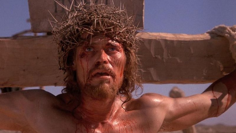 4. A Krisztus utolsó megkísértése (1988) zseniális regényadaptáció. Willem, mint főszereplő, Krisztus szerepét játssza. A film bemutatja életútját és küzdelmeit az utolsó pillanatokban, amikor el kellett döntenie, hogy tisztességes embert akar-e.