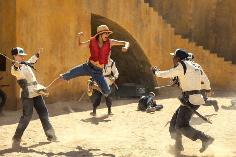   Šiaudinių skrybėlių piratai viename tiesioginiame veiksme's action scene from Netflix's One Piece