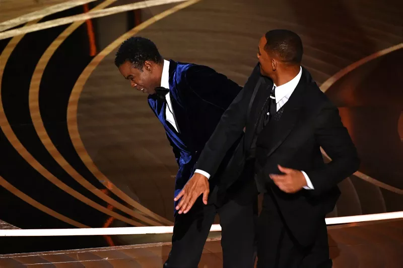   Will Smith geeft Chris Rock een klap tijdens de Oscars 2021.