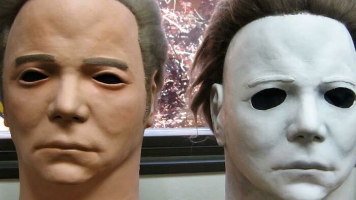 Маската, използвана за Хелоуин (1978), беше маска на Уилям Шатнър, боядисана в бяло.