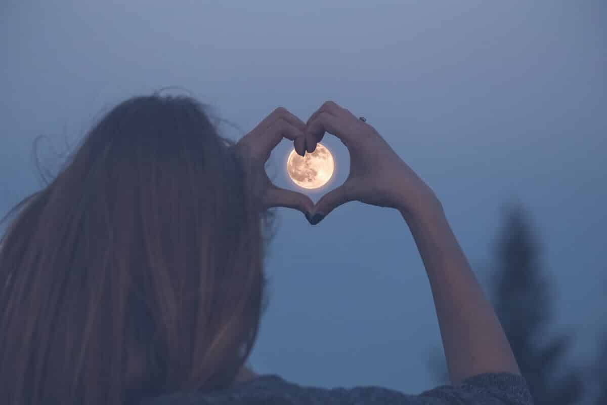 La luna en la astrología: dar y recibir amor