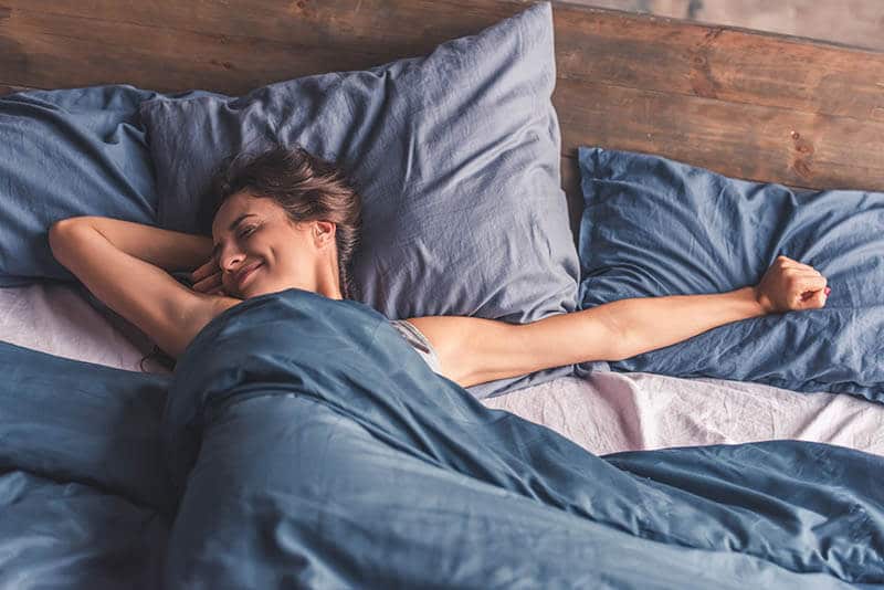 كم تحتاج من النوم حسب برجك؟