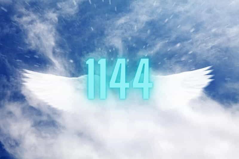 هل تستمر في رؤية 1144؟ إليك ما يمكن أن يعنيه رقم الملاك هذا بالنسبة لك