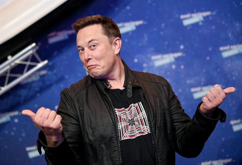 ينتقل Elon Musk إلى الرجل الحديدي المتفوق بالكامل على Twitter ، ويفرض قاعدة بقيمة 8 دولارات على Twitter والتي يقارن المشجعون بها مع Extremis Virus