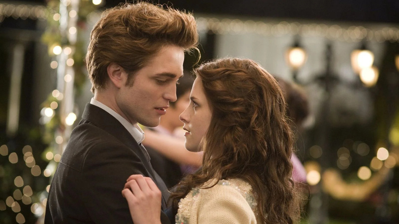   Robert Pattinson oli Kristen Stewartiga romantiliselt seotud, enne kui vaidlused puhkesid.
