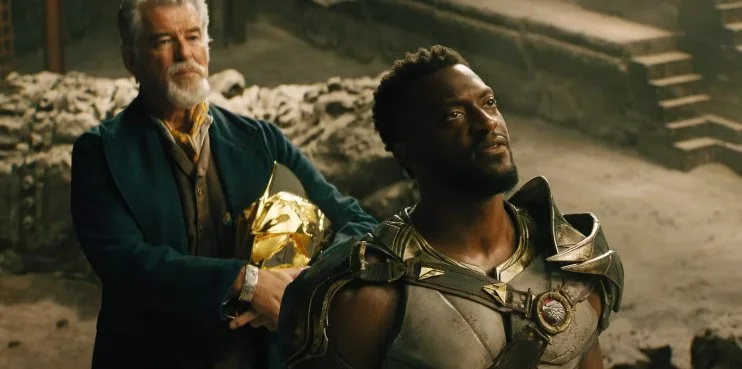   Pīrss Brosnans's Doctor Fate and Aldis Hodge's Hawkman
