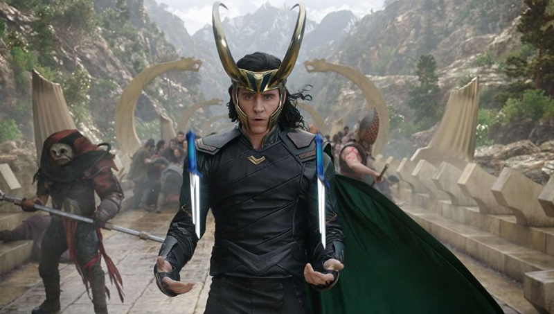   7.Coarnele de pe Loki's helmet in the first film were very vertical, which intentionally matched the upward shapes and design of Asgard.