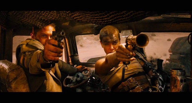   Tom Hardy และ Charlize Theron ใน Mad Max Fury Road