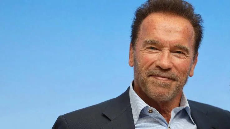 Arnold Schwarzenegger verlor die Rolle des Superman an Christopher Reeve, nachdem Marlon Brando wegen seines Akzents gegen Mr. Olympia gestimmt hatte