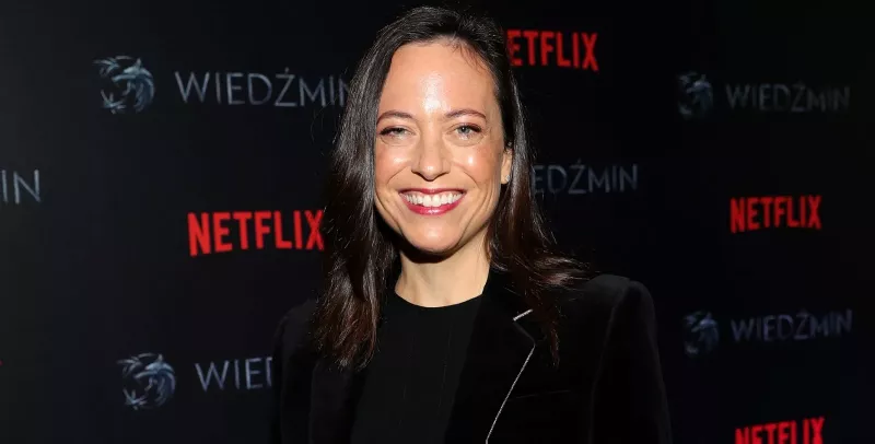   Lauren Hissrich a The Witcher sorozat műsorvezetője.