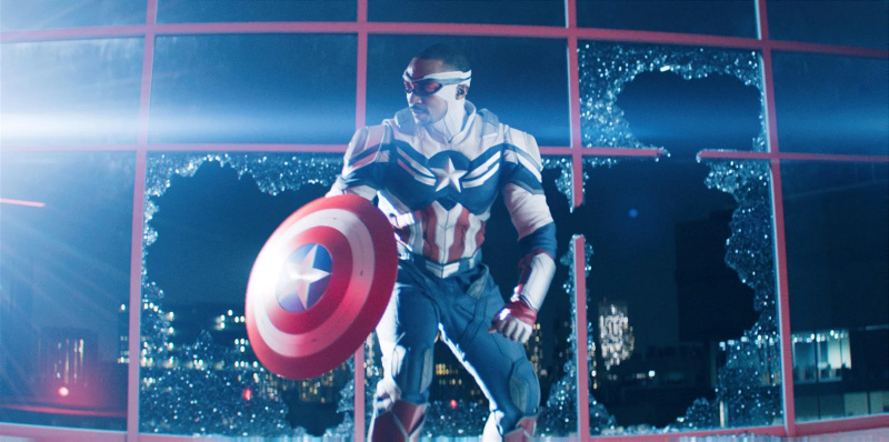   Ο Anthony Mackie ως Captain America σε στιγμιότυπο από το Falcon and The Winter Soldier
