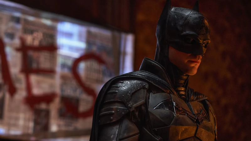   Роберт Паттинсон изображает удивительно мрачного Бэтмена в фильме 2022 года.