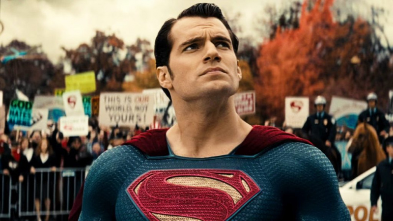 'Él es el Superman de nuestra generación': The Rock mantiene vivas las esperanzas de regreso de Henry Cavill, los fanáticos dicen que está tratando muy duro de traerlo de vuelta