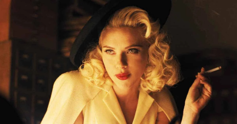   Scarlett Johansson spricht über ihr Privatleben.