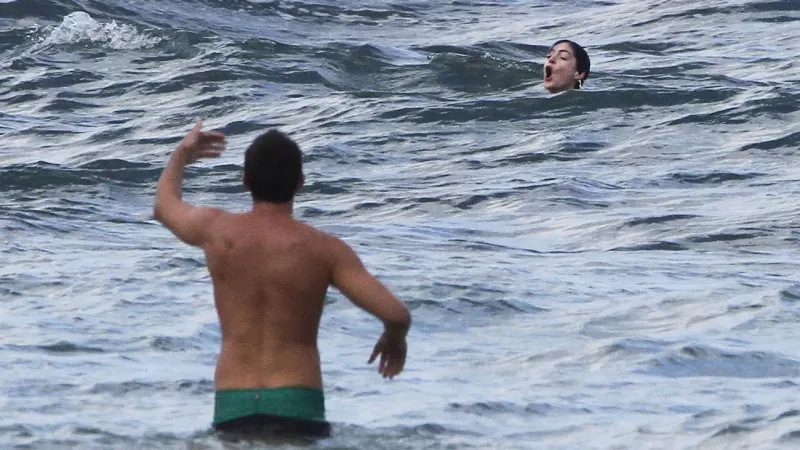   Dieses Bild von Anne Hathaway im Meer ging viral