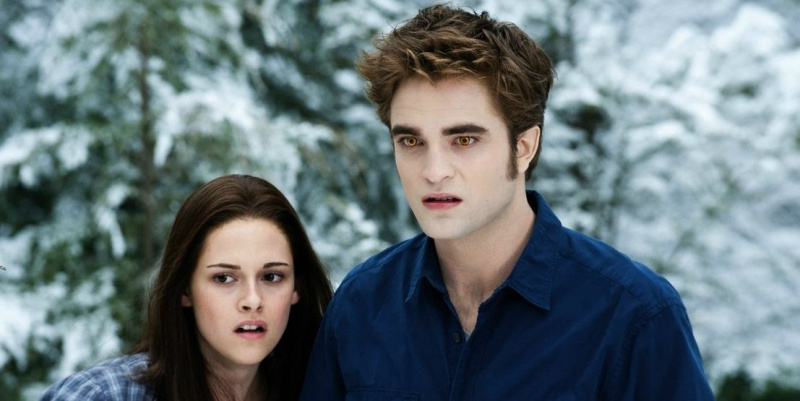  Robert Pattinson og Kristen Stewart i et stillbillede fra Twilight