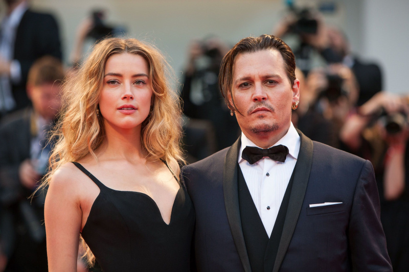 “Problemas consistentes com mentir sobre a sobriedade”: Incapaz de encontrar qualquer grande avanço, os fãs de Amber Heard cutucam Johnny Depp onde dói - trazem à tona suas memórias dolorosas do vício em álcool