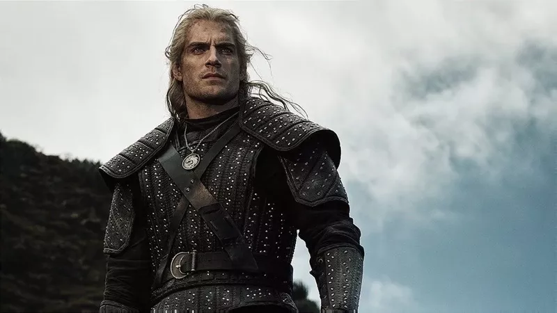   Henry Cavill เป็น Geralt of Rivia ใน The Witcher (2019-)