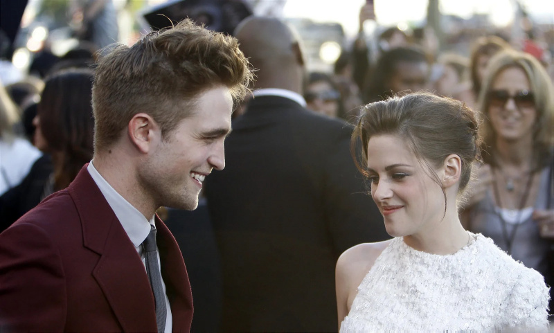 „Ich will mich nicht auf illegale Dinge einlassen“: Robert Pattinson hat den Twilight-Regisseur nach einer wilden Knutschszene mit Kristen Stewart ausgeflippt, als die Schauspielerin 17 war