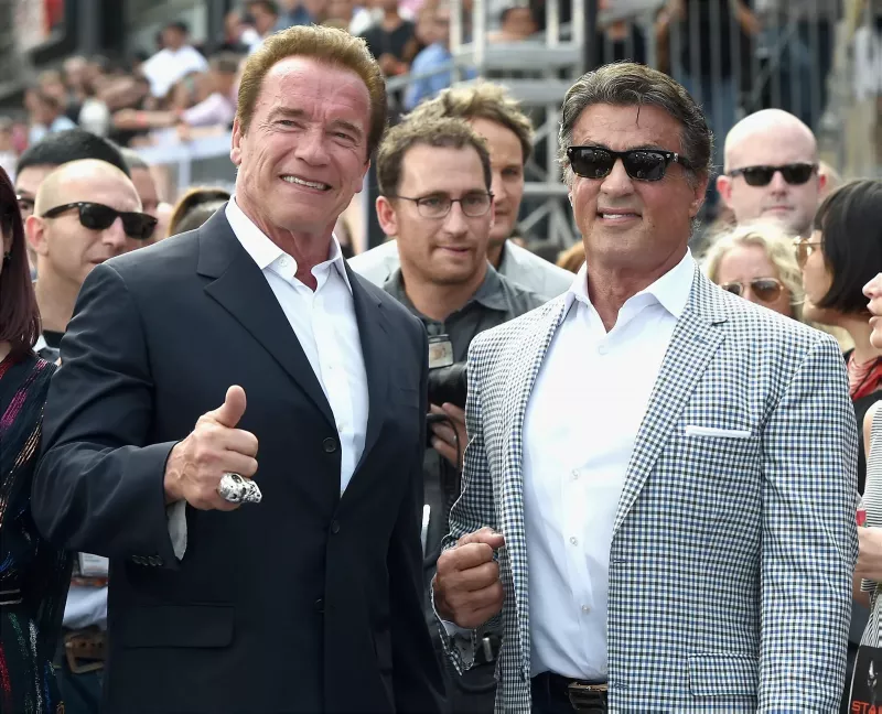 'È diventato un grande amico': Arnold Schwarzenegger si è fatto avanti per sostenere Sylvester Stallone dopo la morte di suo figlio nonostante la volgare relazione con l'ex moglie di Rocky Star