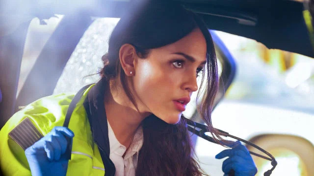   Eiza Gonzalez ใน Michael Bay's Ambulance (2022).