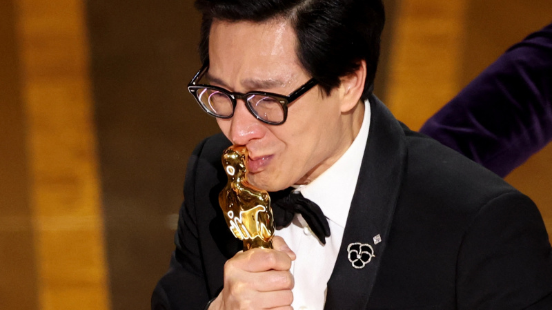   Ke Huy Quan voitti parhaan miessivuosan palkinnon'Everything, Everywhere' | Reuters