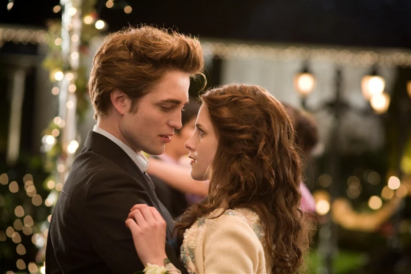 „Da möchte ich nicht dabei sein“: Kristen Stewart hasste Twilight zunächst, weil sie zu unrealistisch war, und akzeptierte das sofort, nachdem Robert Pattinson die Rolle bekam
