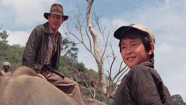   Harrison Ford และ Ke Huy Quan ใน Indiana Jones และ Temple of Doom