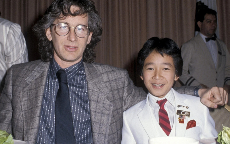   Ke Huy Quan con Steven Spielberg