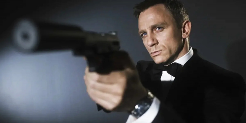   Daniel CraigJames Bond