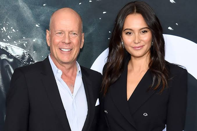 „Mir geht es nicht gut, ich gebe einfach mein Bestes“: Bruce Willis‘ Frau legt ein schmerzhaftes Geständnis ab, während sie verzweifelt versucht, ihre Familie zu retten
