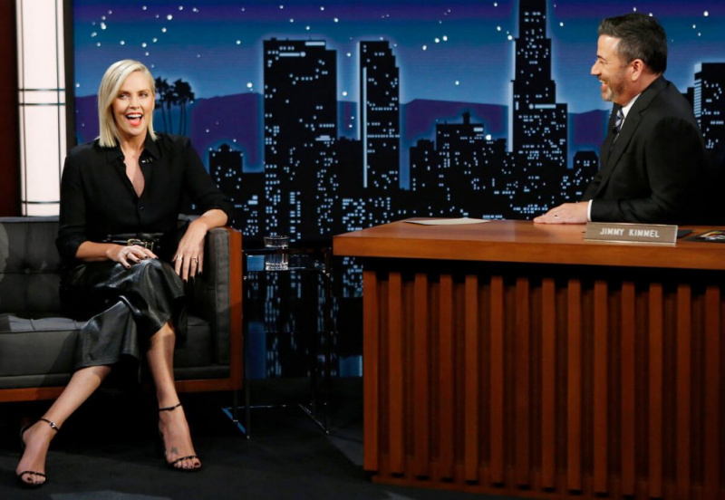   Charlize Theron jagas teda'worst date' story on Jimmy Kimmel Live