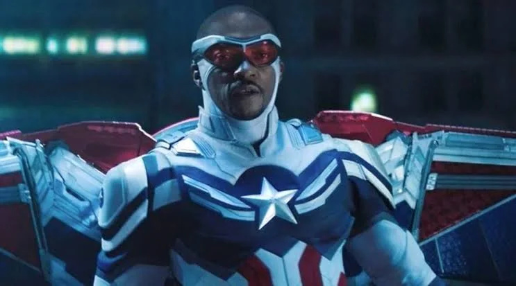   Anthony Mackie dans le rôle de Captain America