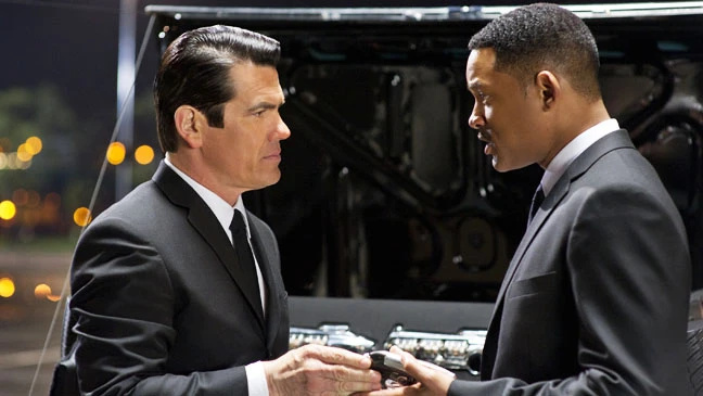 „Ich muss dich nicht mögen, ich kann es spielen!“: Josh Brolin hatte Probleme mit dem Verhalten von Will Smith am Set von „Men in Black“ und nannte den Film „eine Irrenanstalt“