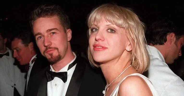 „Ich hätte Edward heiraten sollen“: Courtney Love bereut, Edward Norton wegen eines „bösen Mannes“ verlassen zu haben, der ihr ganzes Geld gestohlen hat