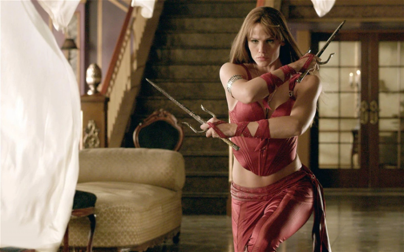  Jennifer Garner az Elektrában és mint Elektra (2005).