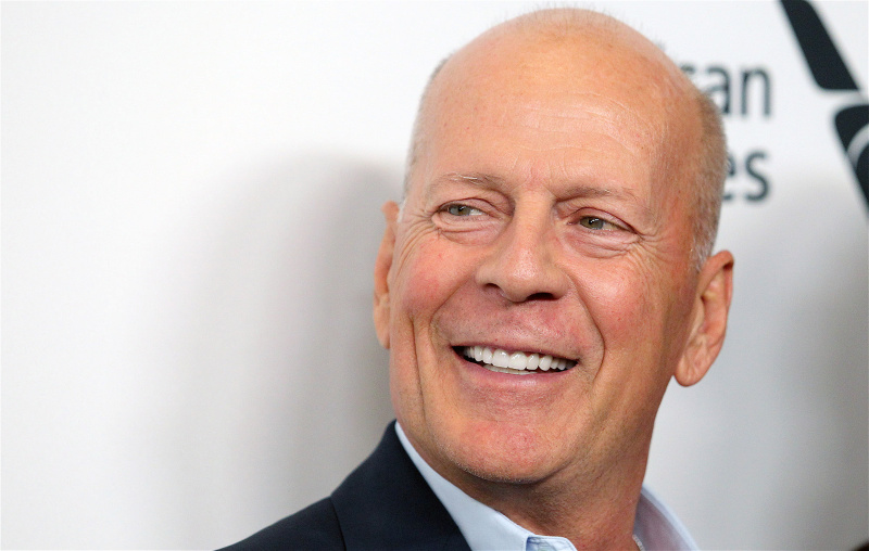 „Ich habe zugestimmt, es sehr schnell zu tun“: Bruce Willis lernte aus seinem Fehler, nachdem er einen Film verloren hatte, der neun Oscars gewann, und sagte Ja zum Drehbuch eines nicht so berühmten Regisseurs
