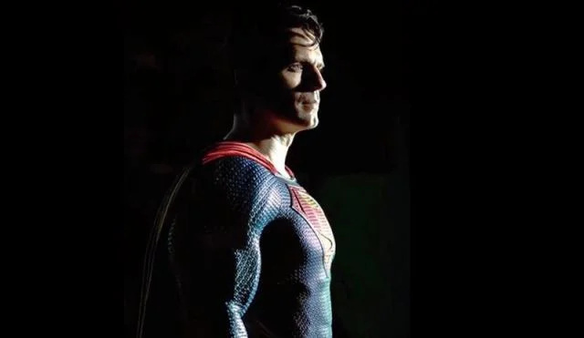   Henry Cavill kui Superman