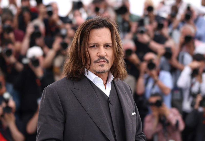   Johnny Depp no ​​tapete vermelho de Cannes para Jeanne du Barry