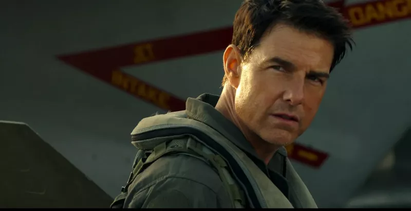 'الناس يتدفقون على الأفلام المسلية التي لا تعظهم': المعجبون يكشفون لماذا يعتبر Top Gun 2 من الدرجة الأولى في مجال الترفيه بعد أن اعترف ستيفن سبيلبرغ بأن Tom Cruise Saved Hollywood