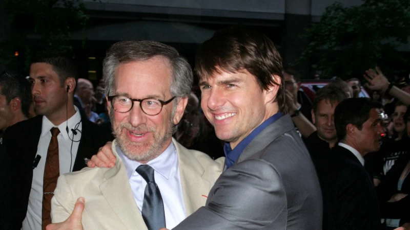   Stevenas Spielbergas „FandomWire“.