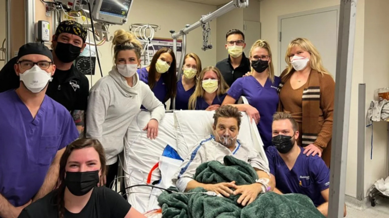   Jeremy Renner izražava zahvalnost medicinskom osoblju koje mu je pomoglo da ozdravi