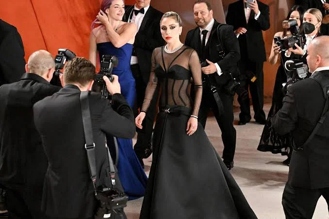  Lady Gaga „Oskarų“ ceremonijoje 2023 m
