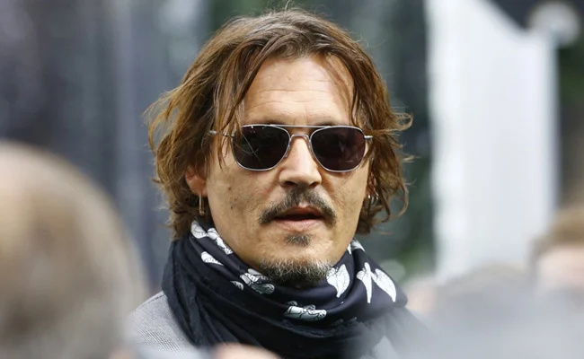 El director ganador del Oscar llamó a Johnny Depp el asesino en serie perfecto después de ver su actuación en una película de $ 278 millones: 'Resulta que no es tan promedio después de todo'