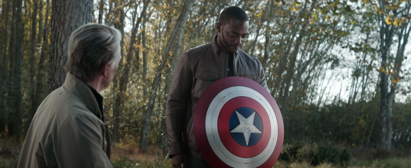   Avengers teori antyder at Falcon allerede har vært Captain America