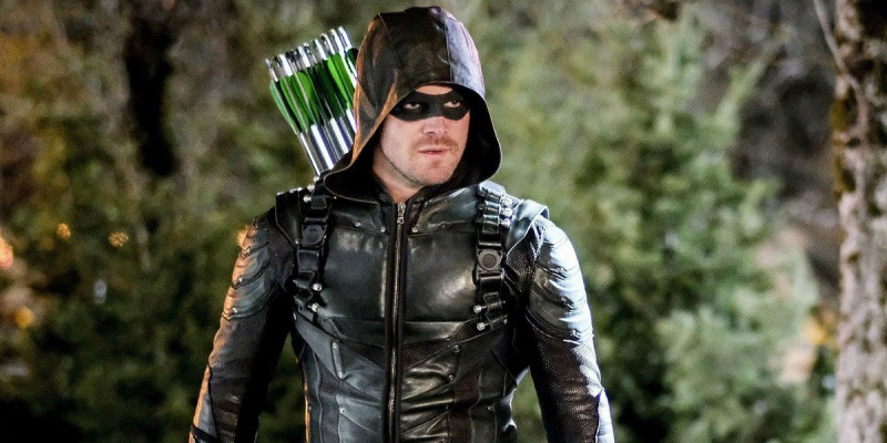   Arrow Stephen Amell Oliver Queen 3