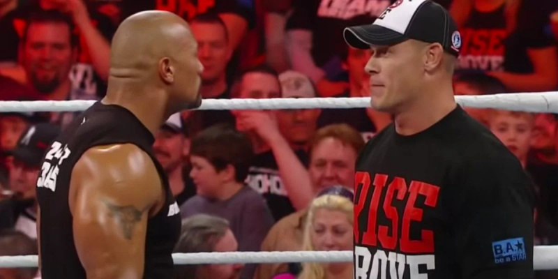„Du wirst immer die Schlampe von The Rock sein“: Dwayne Johnson verlor völlig die Fassung, als John Cena ihn demütigte, indem er ihn darauf hinwies, dass The Rock WWE-Zeilen auf seinem Handgelenk niedergeschrieben hatte