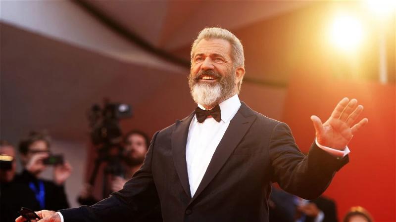 Mel Gibsons wahnsinniger Napoleon-Komplex: Stand auf Kisten, damit niemand weiß, dass er in einem 183-Millionen-Dollar-Film kleiner ist als die zweifache Oscar-prämierte Schauspielerin