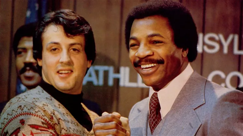 „Es war dumm“: Sylvester Stallone bereute es, Carl Weathers‘ Apollo-Creed-Charakter getötet zu haben, nachdem er ihn wegen seiner zu großen Gier gedemütigt hatte