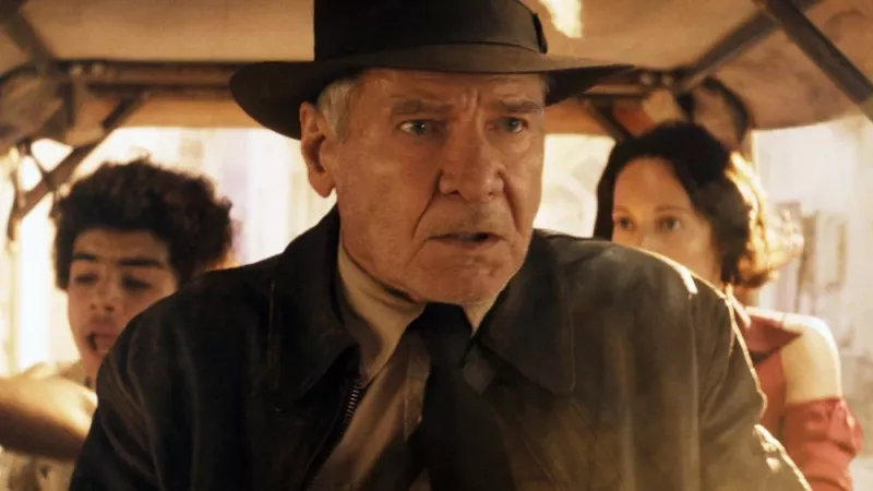   Indiana Jones ve The Dial of Destiny'den bir karede Indiana Jones rolünde Harrison Ford